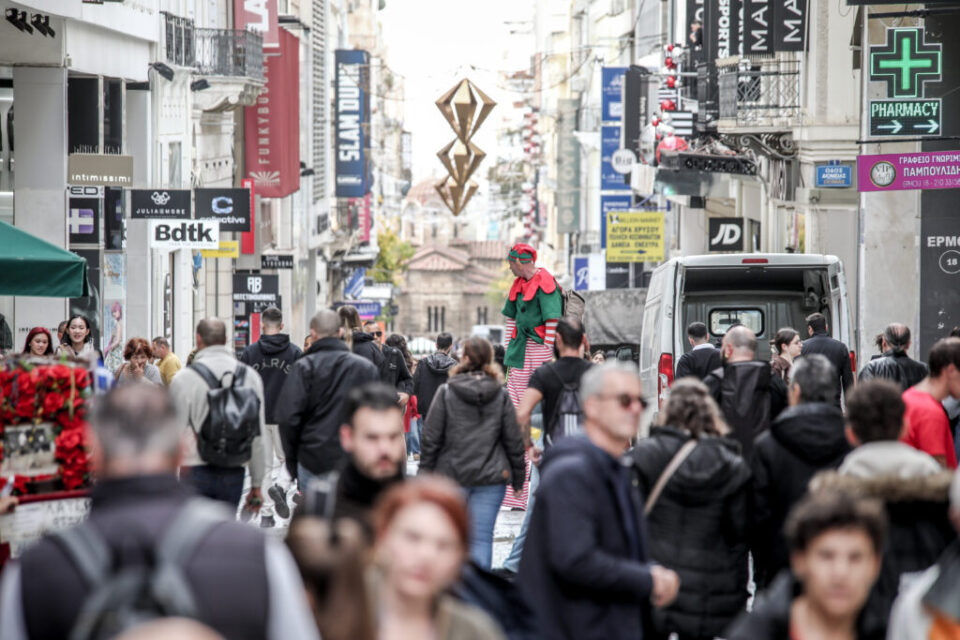 ΧΡΙΣΤΟΥΓΕΝΝΙΑΤΙΚΗ ΚΙΝΗΣΗ ΣΤΟ ΚΕΝΤΡΟ ΤΗΣ ΑΘΗΝΑΣ (ΜΑΡΙΑΝΘΗ ΤΣΟΜΠΑΝΟΠΟΥΛΟΥ/eurokinissi)